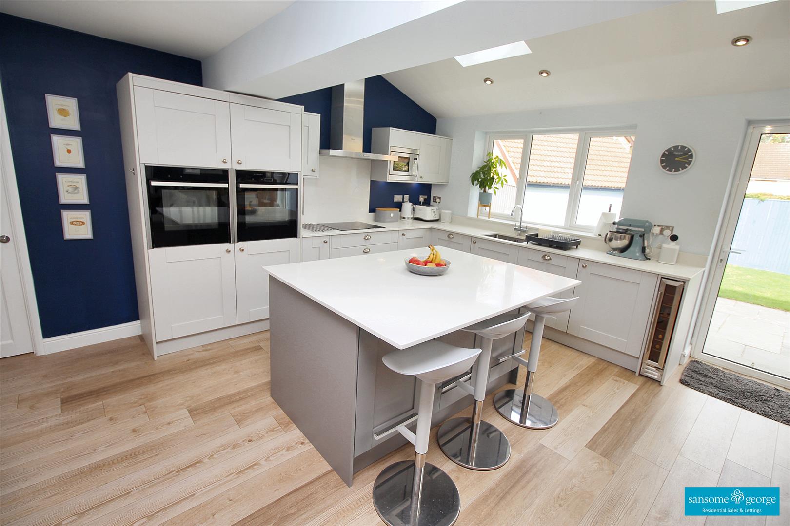 Farmiloe Close, Purley On Thames, Reading